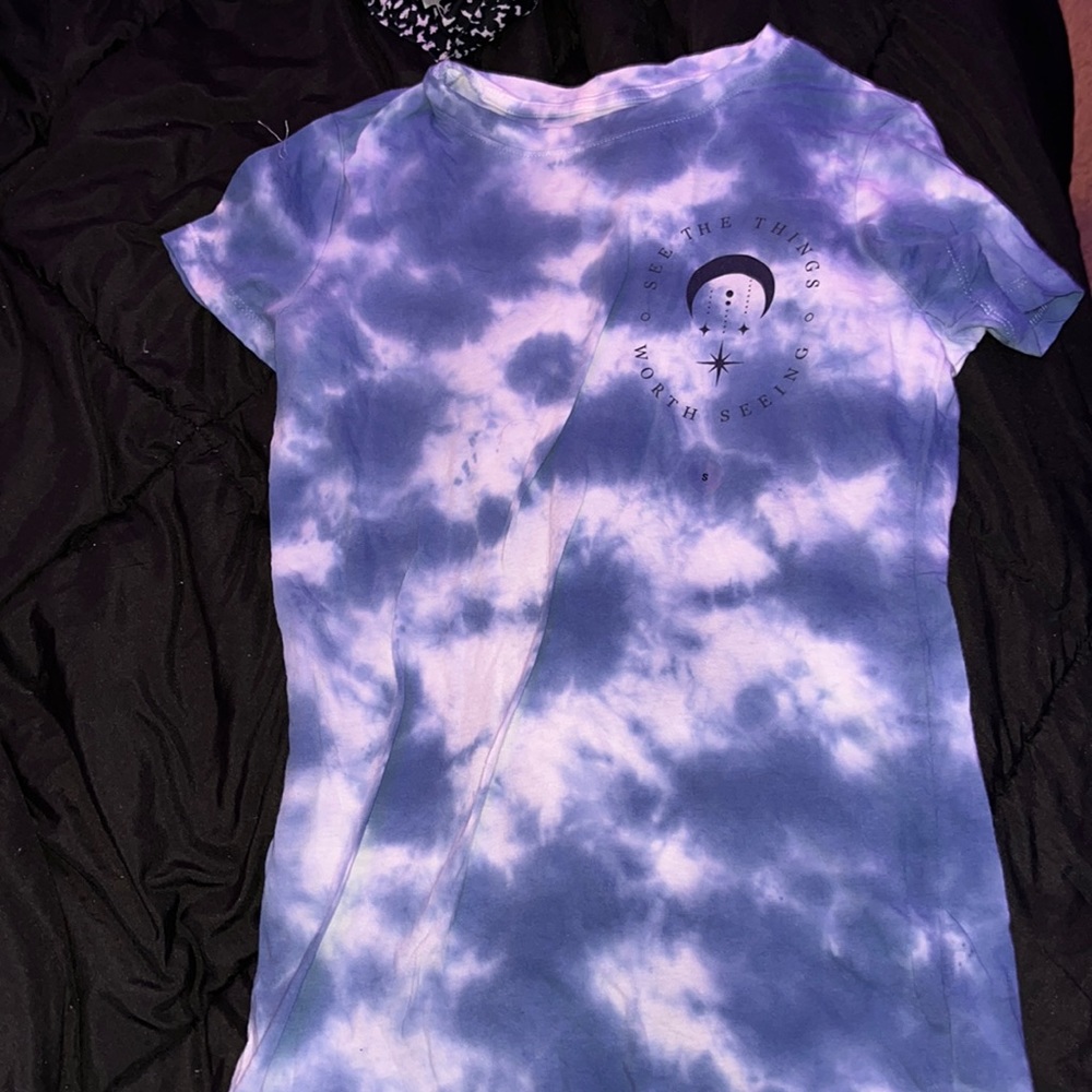 Aeropastel Womens Blue and White Tie-dye Graphic Tee